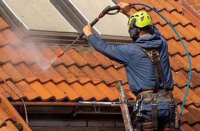 Démoussage et hydrofuge de toiture à Suzay